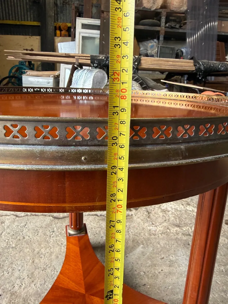Mahogany and brass table - Image 2
