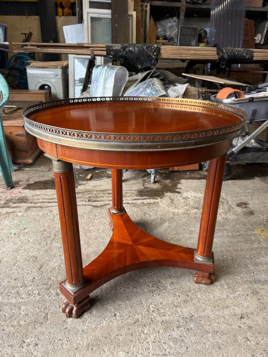 Mahogany and brass table - Image 1