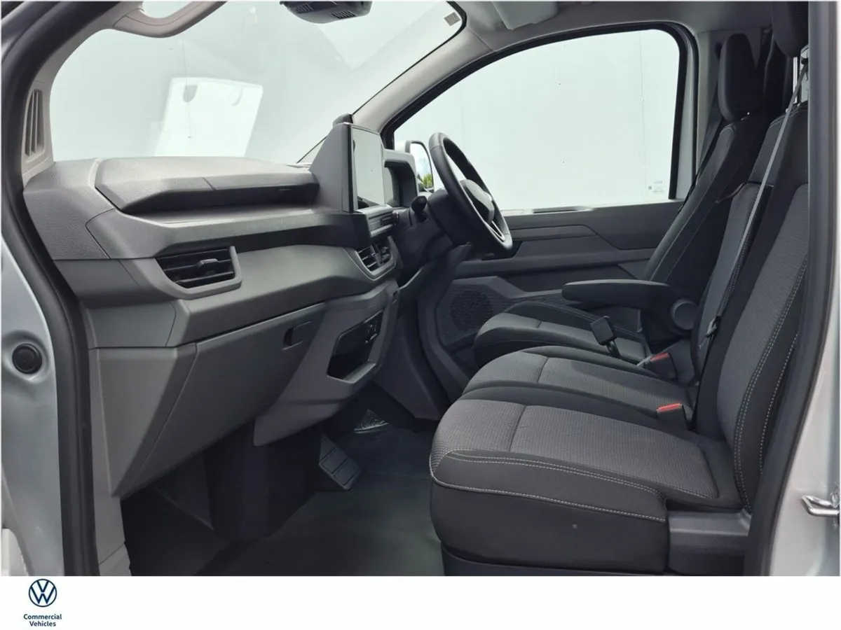 Volkswagen Transporter LWB HIGHLINE 150HP AUTO)EX - Image 4