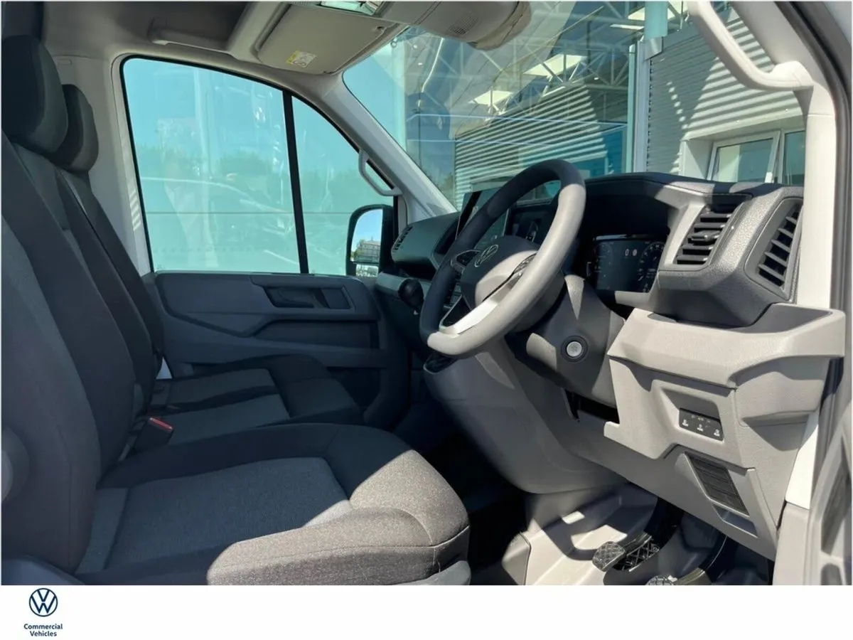 Volkswagen Crafter TRENDLINE T30 MWB 140HP MANUAL - Image 2