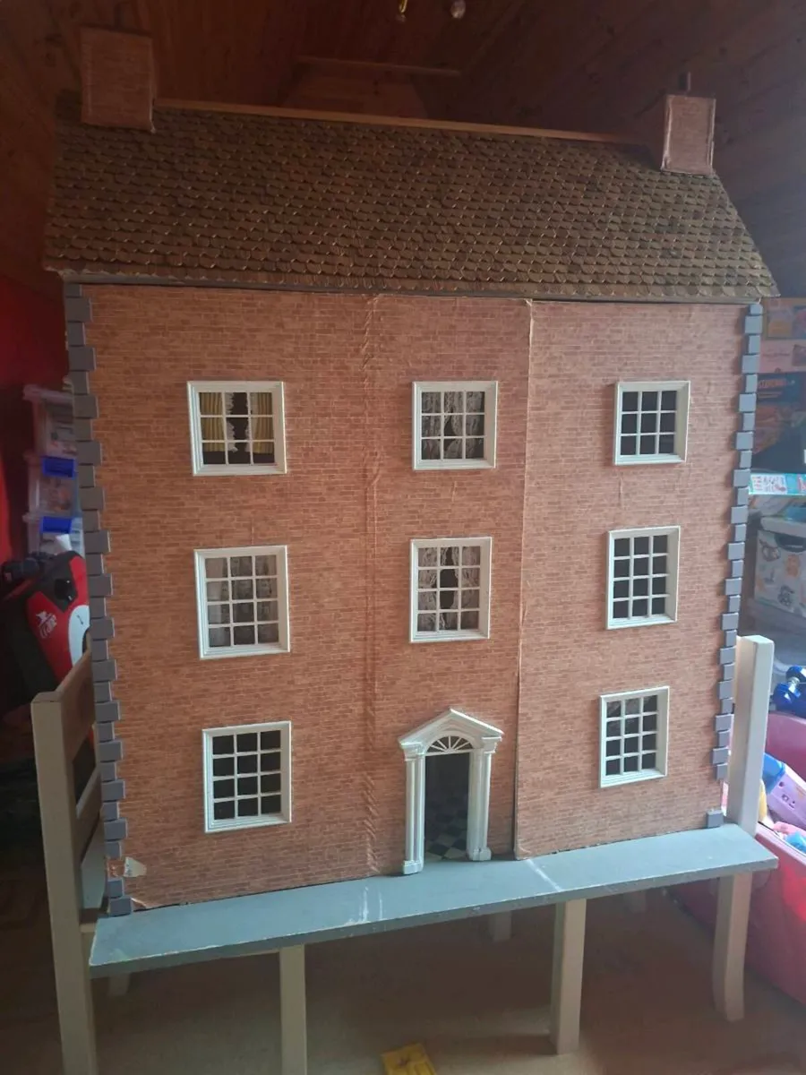 Vintage dolls house - Image 1