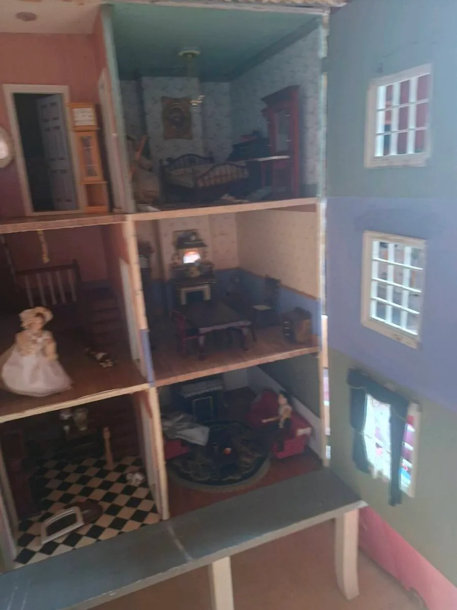 Vintage dolls house - Image 2
