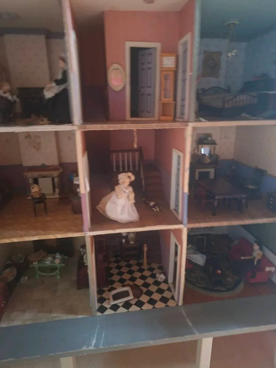 Vintage dolls house - Image 4