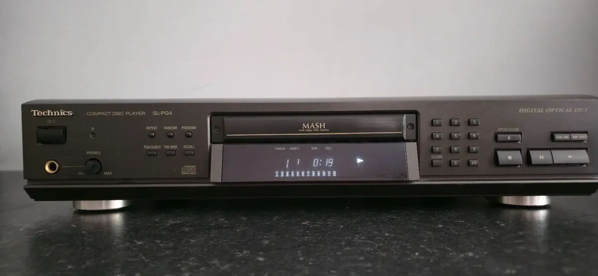 CD PLAYER TECHNICS SL-PG4 100% SUPER CONDITION - Image 2