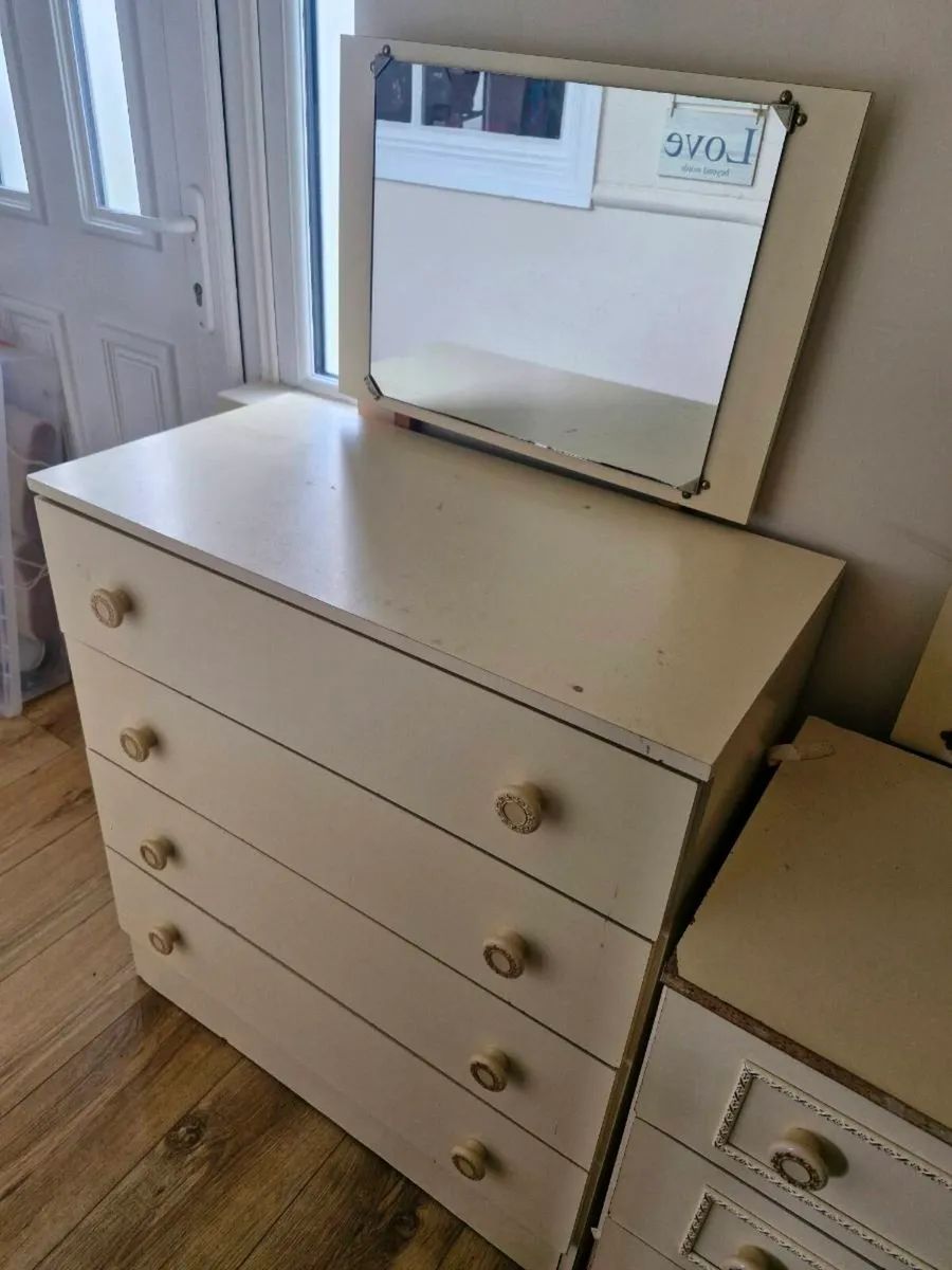 Chested drawers - Image 1