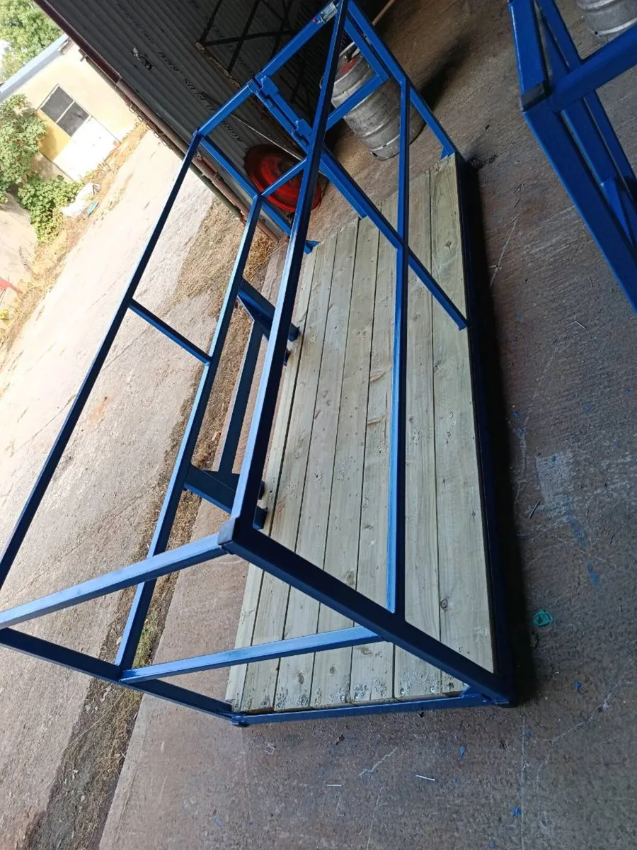 Basket/calf crate - Image 1