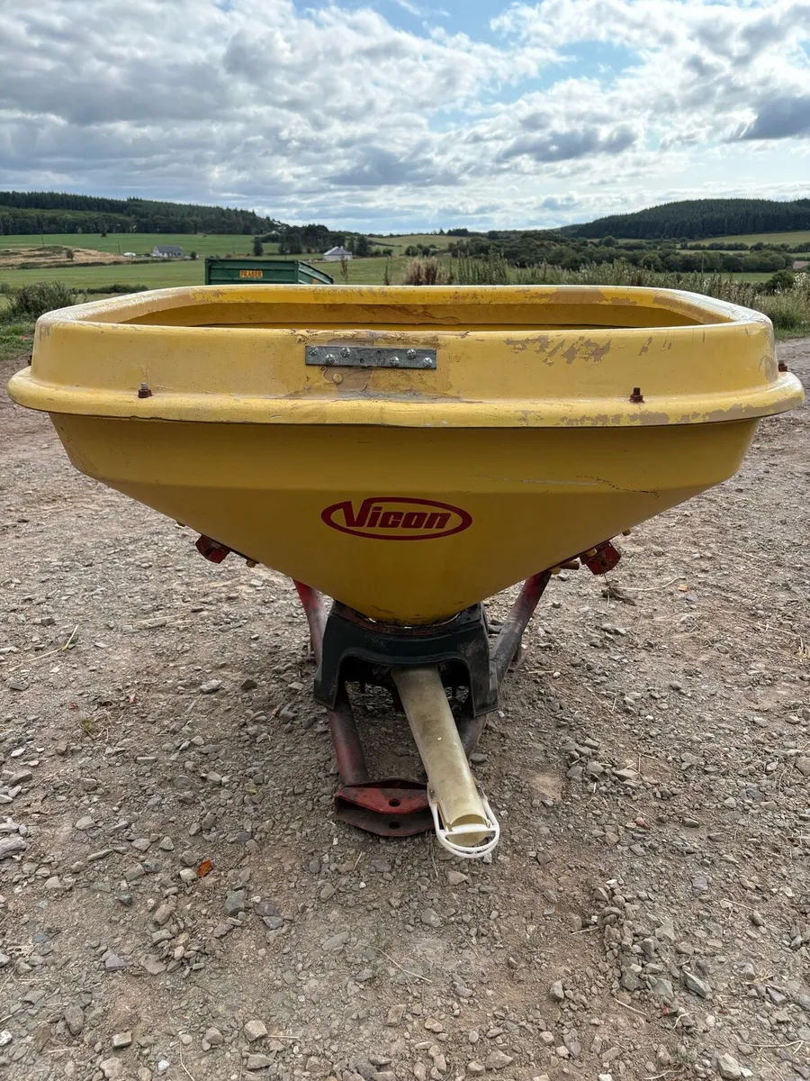 Vicon 402 spreader - Image 1