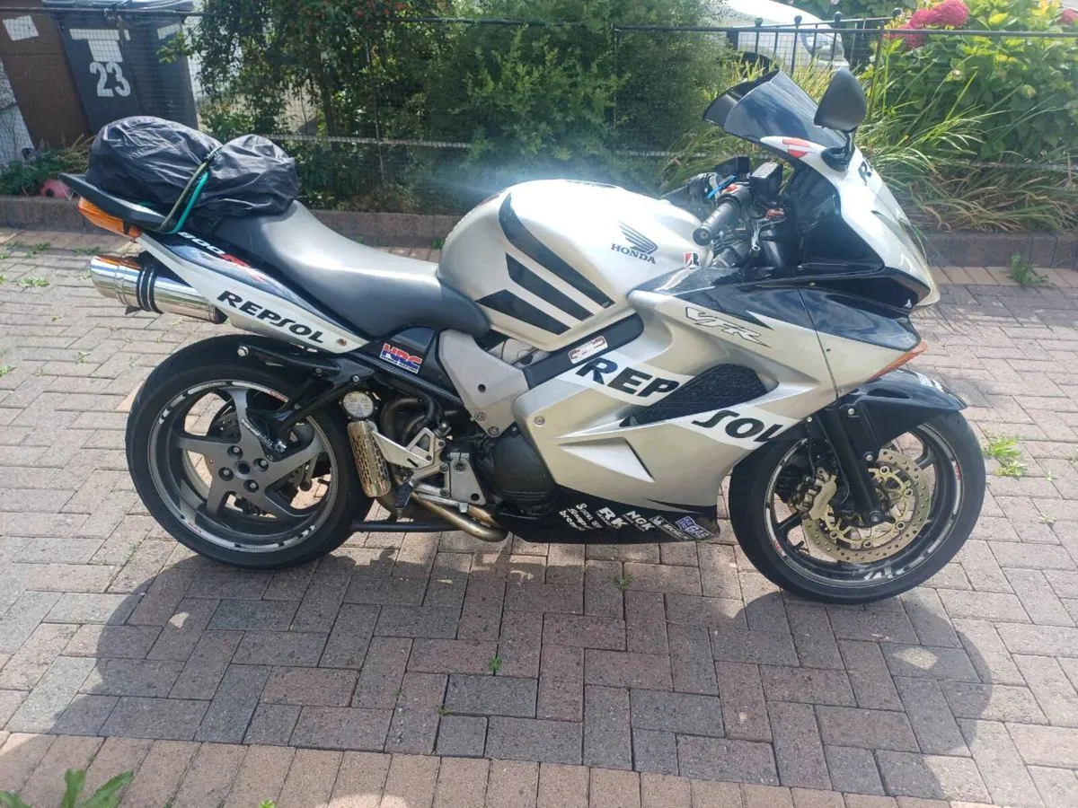 Honda VFR 800 - Image 2