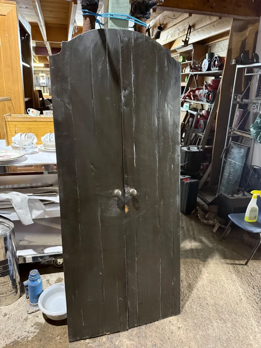 Pair of reclaimed wooden shutters - Image 4