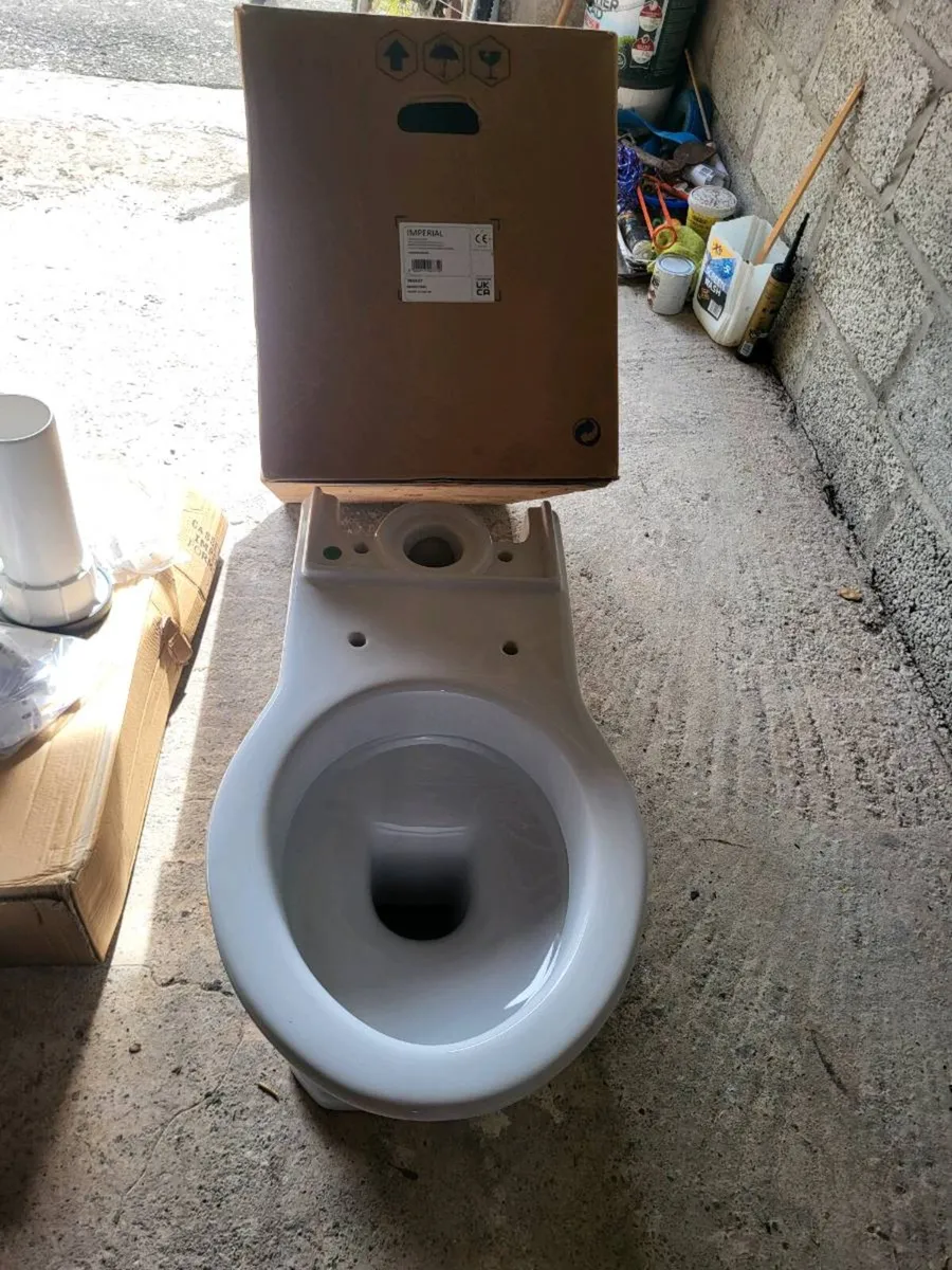 Bathroom Toiler - Image 1