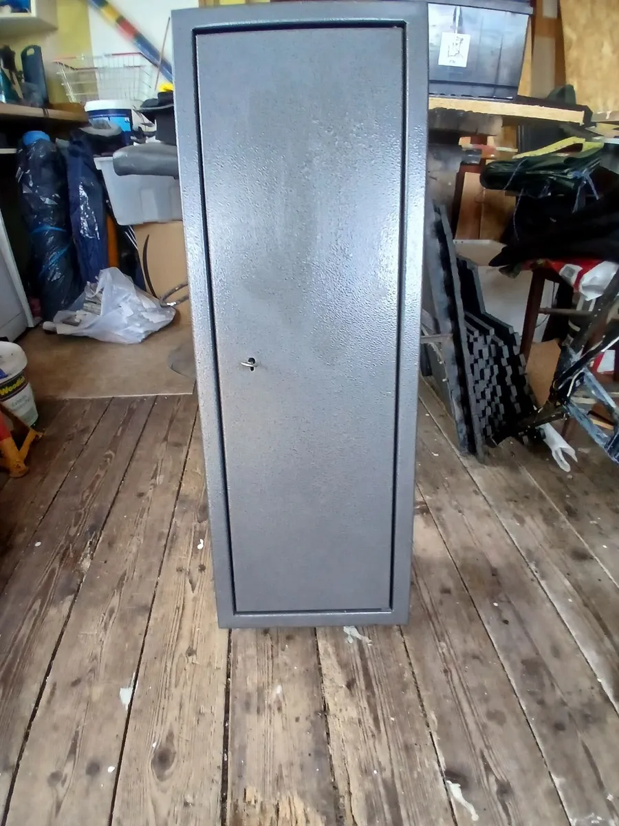 GUN CABINET - Image 1