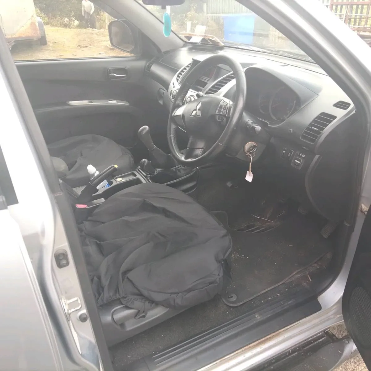 Mitsubishil200 - Image 4