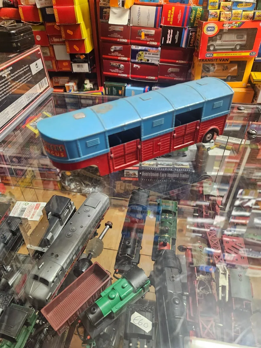 Corgi Chipperfields Circus Trailer - Image 1