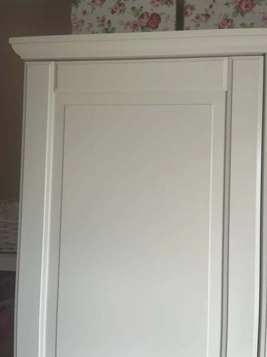 Kids wardrobe - Image 1