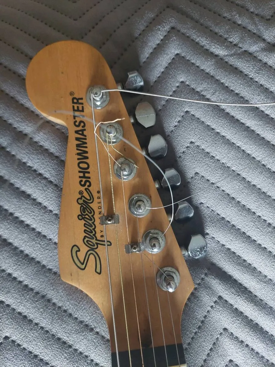 Squier by Fender showmaster - Image 3