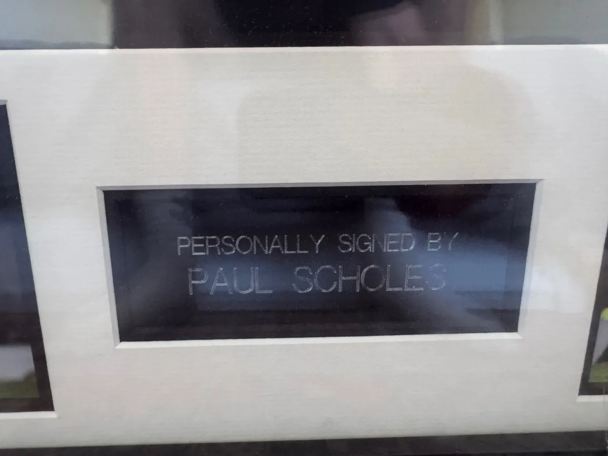 Paul Scholes signed framed Manchester United shirt - Image 2