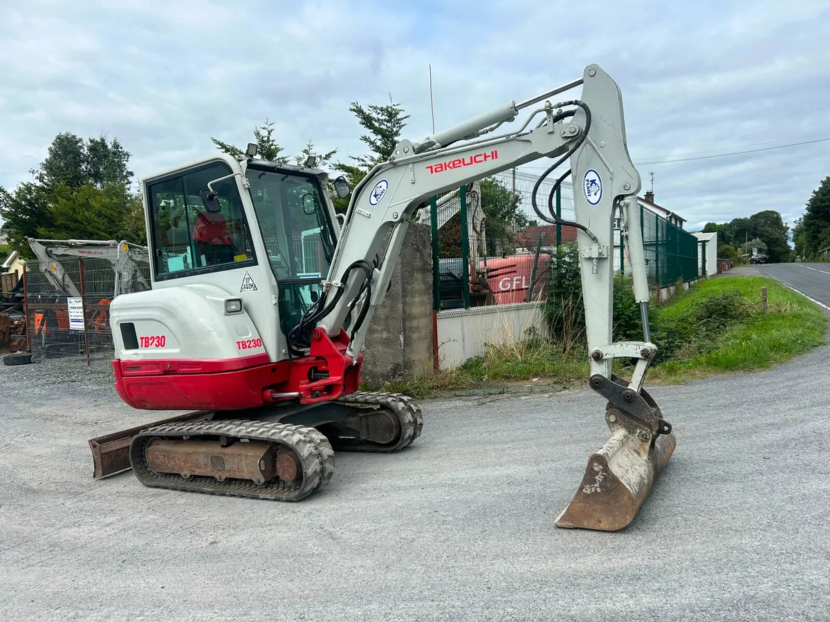 Year 2017 Takeuchi TB230 - Image 4