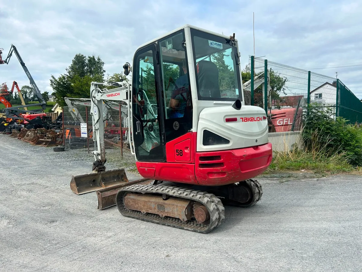 Year 2017 Takeuchi TB230 - Image 2