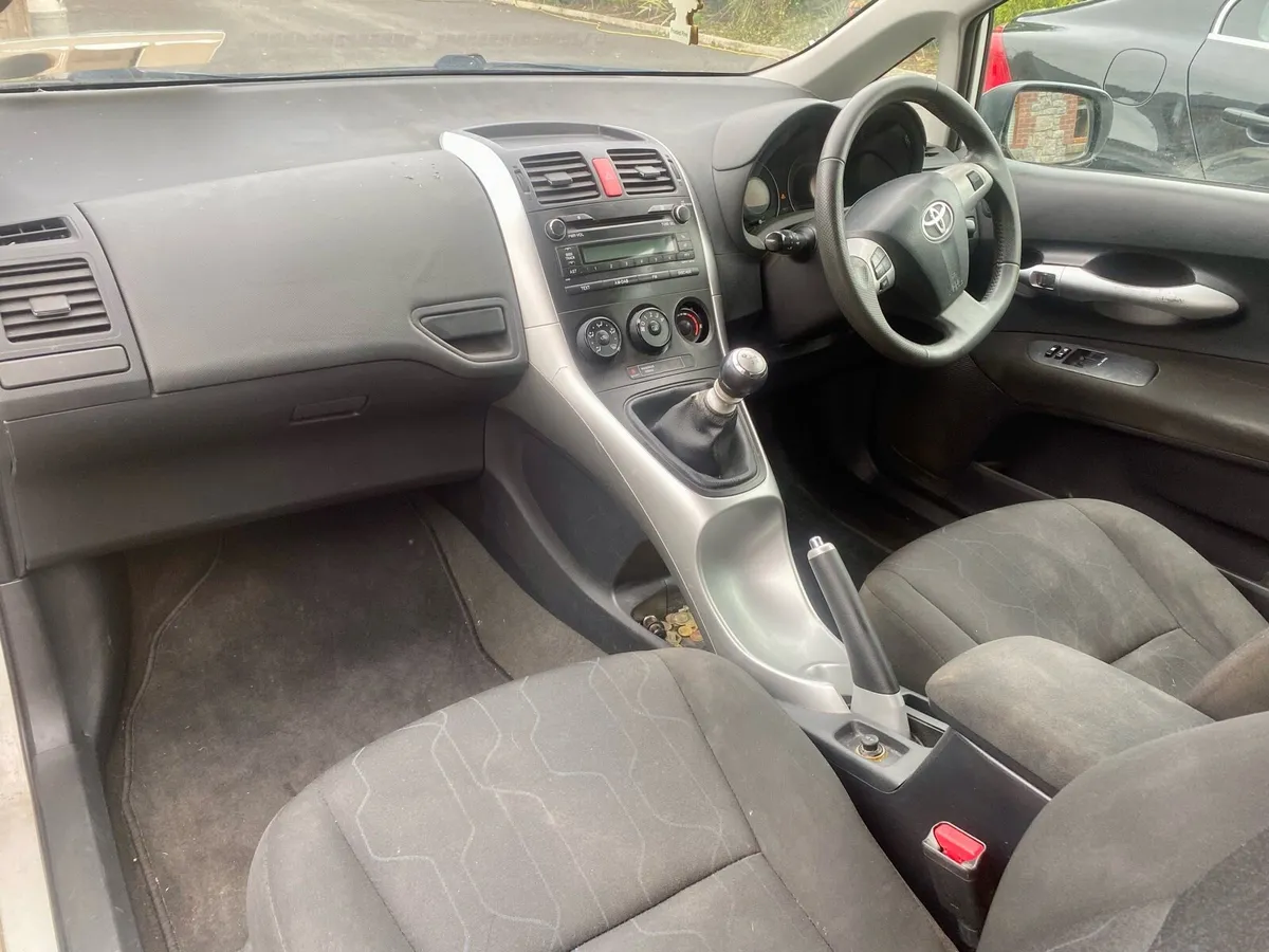 Toyota Auris Van - Image 2