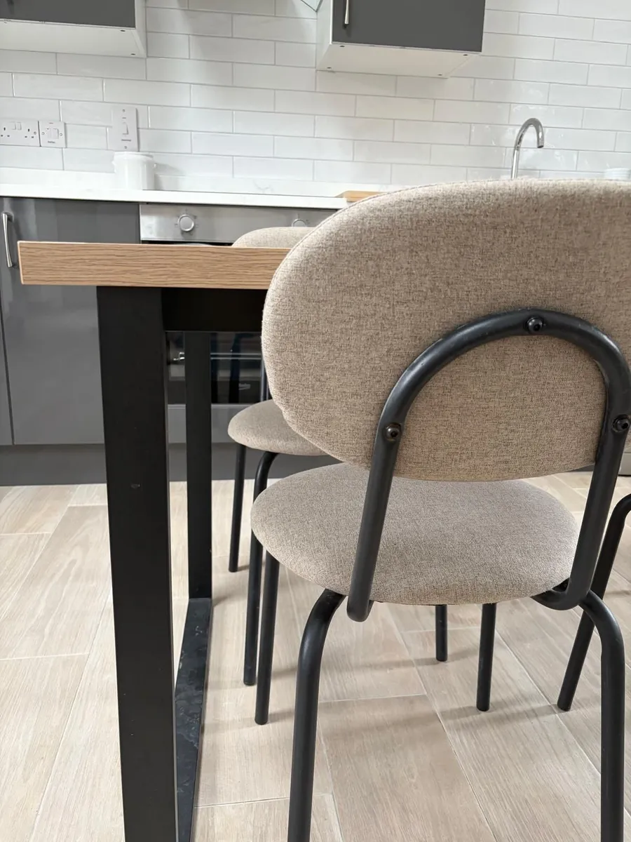 Kitchen Table and Chairs - Image 3