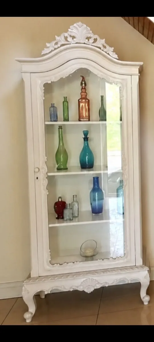 Free standing display unit