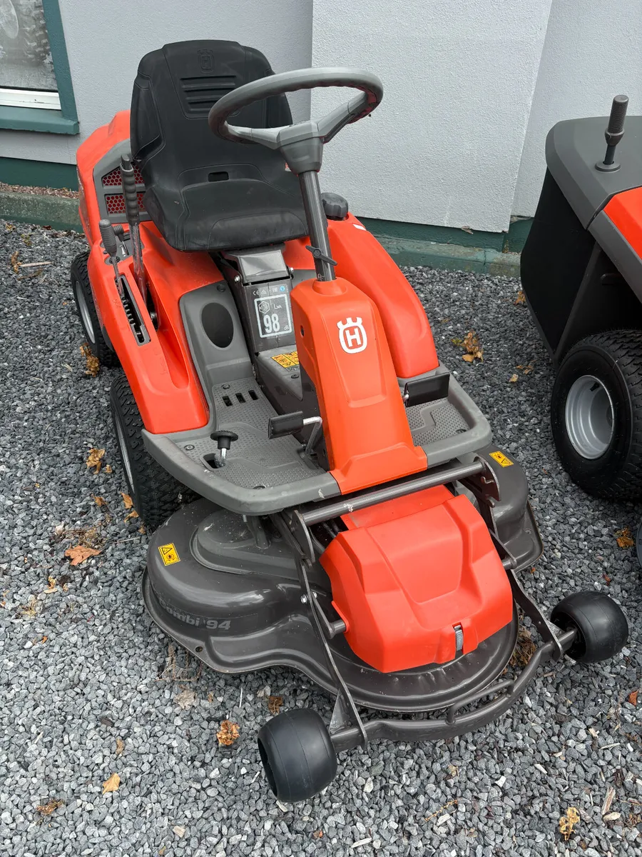 Ex Display Husqvarna R214TC