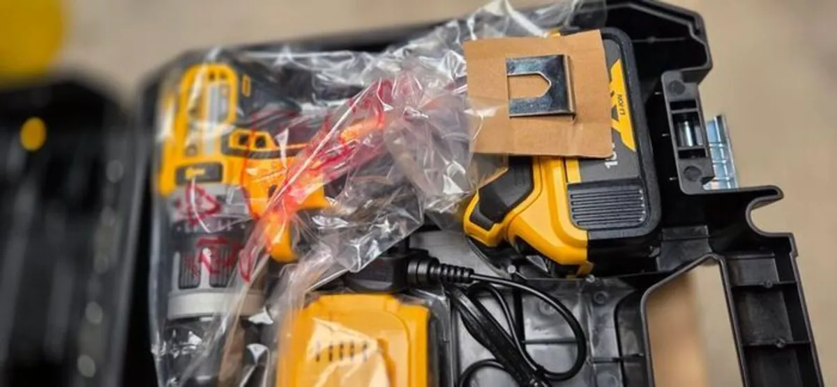DeWALT DCD796P2 Cordless Drill - Image 4
