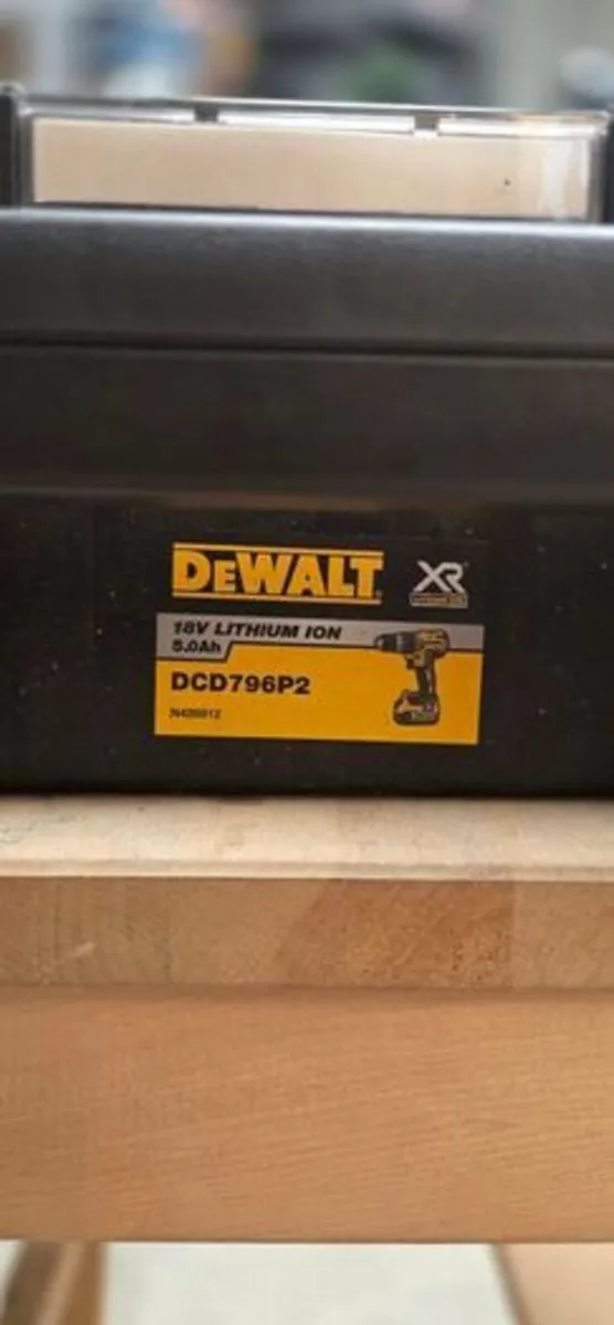DeWALT DCD796P2 Cordless Drill - Image 3