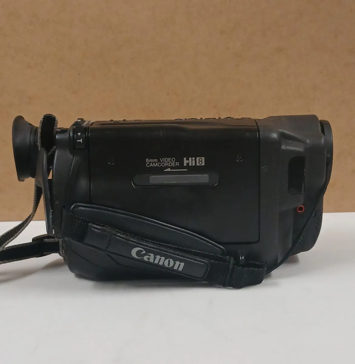 CANON Hi-8 CAMCORDER - Image 2