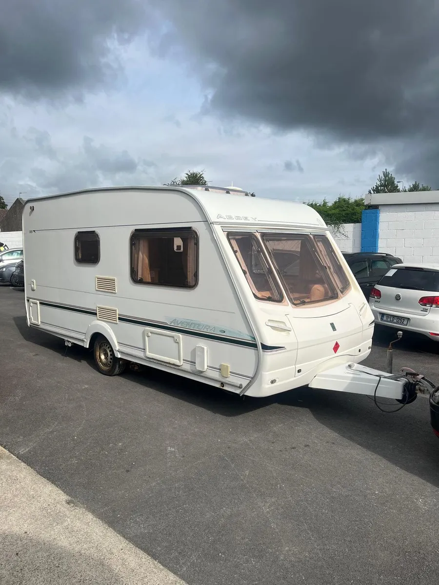 Two birth caravan - Image 1