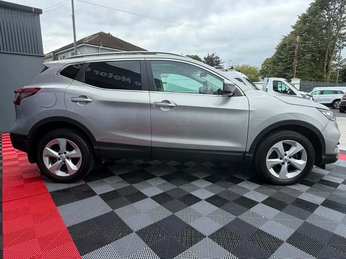 (211) Nissan Qashqai Commercial//Panoramic Roof - Image 4