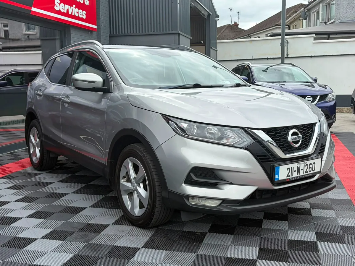 (211) Nissan Qashqai Commercial//Panoramic Roof - Image 3