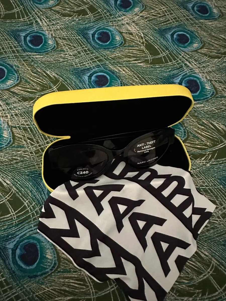 Marc Jacobs Sun glasses - Image 4