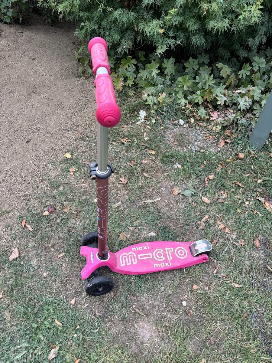 Pink Maxi Micro Scooter