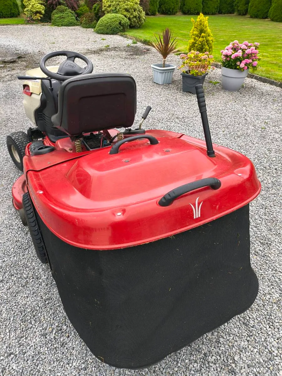 Gutbrod GLX 105 RH Hydrostatic Ride-On Mower - Image 4