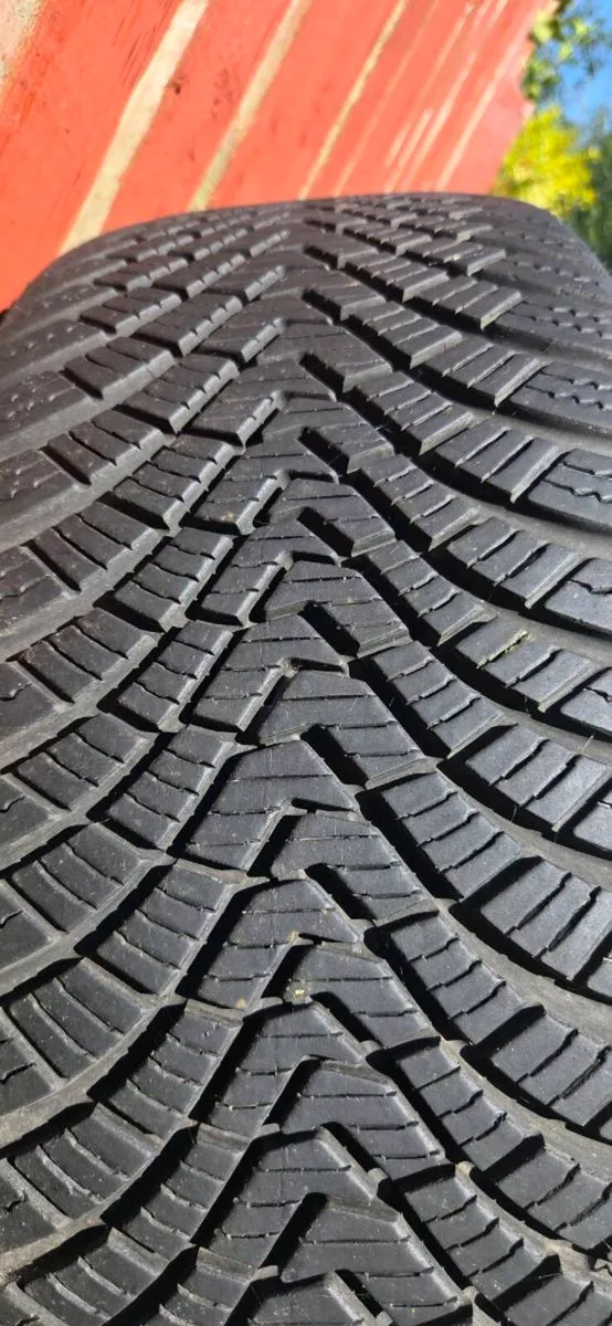Mercedes 16inch alloys with tyres - Image 3