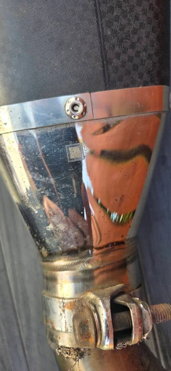 Yoshimura r11 slip on pipe - Image 4