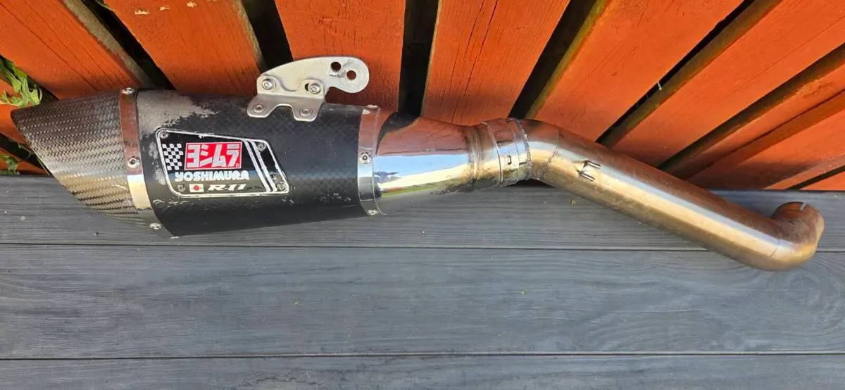 Yoshimura r11 slip on pipe - Image 2