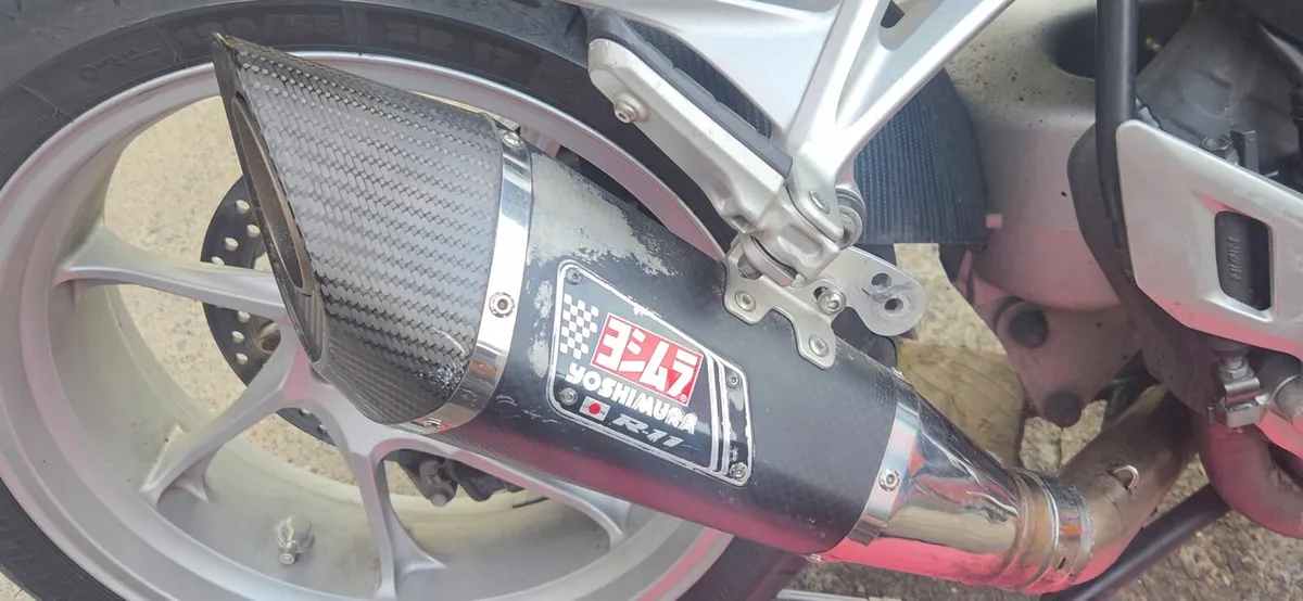 Yoshimura r11 slip on pipe - Image 1