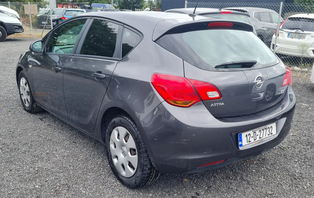Opel Astra 2012 - Image 3