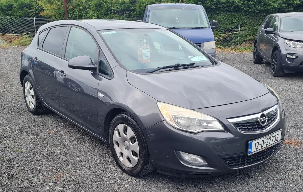 Opel Astra 2012 - Image 1