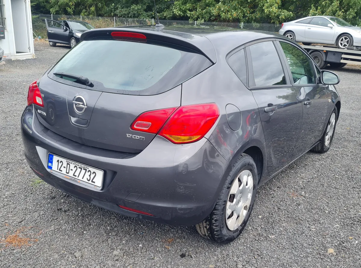 Opel Astra 2012 - Image 4