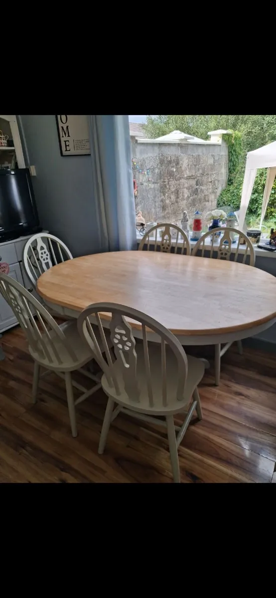 Table and 5 chairs - Image 2