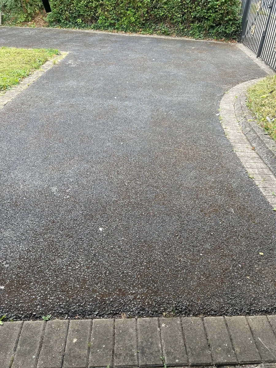 Parking spaces to rent - Image 1