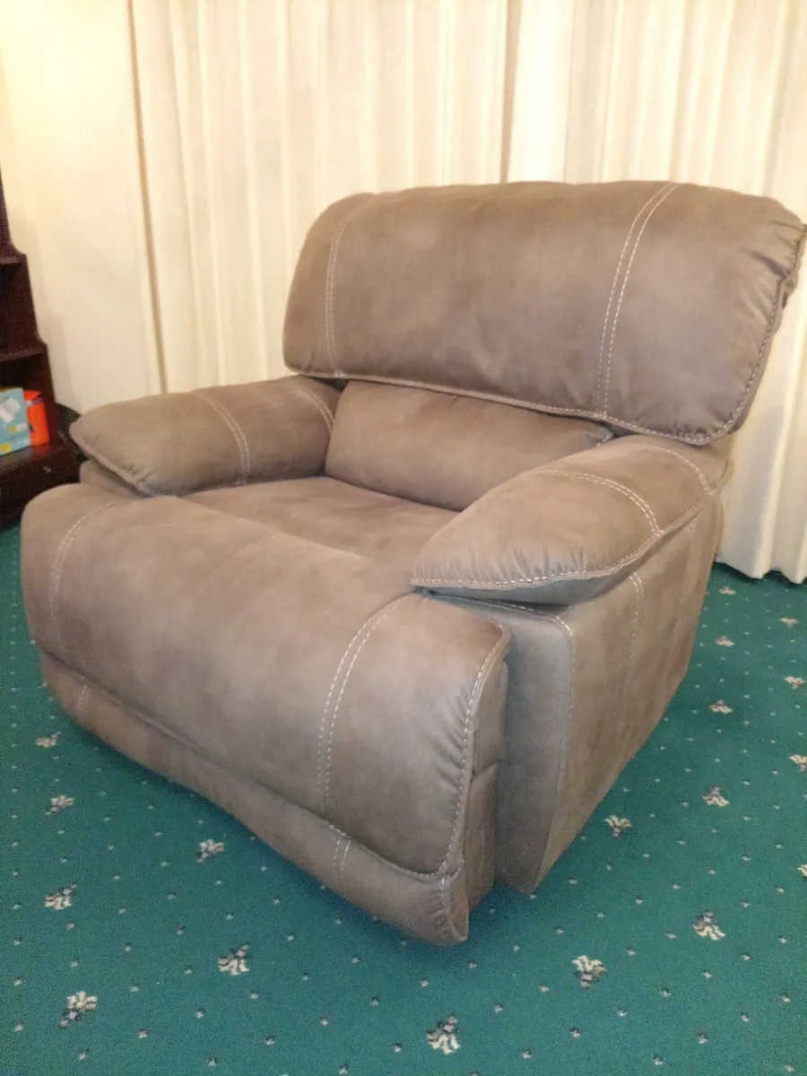 Armchair Large Recliner. - Image 2