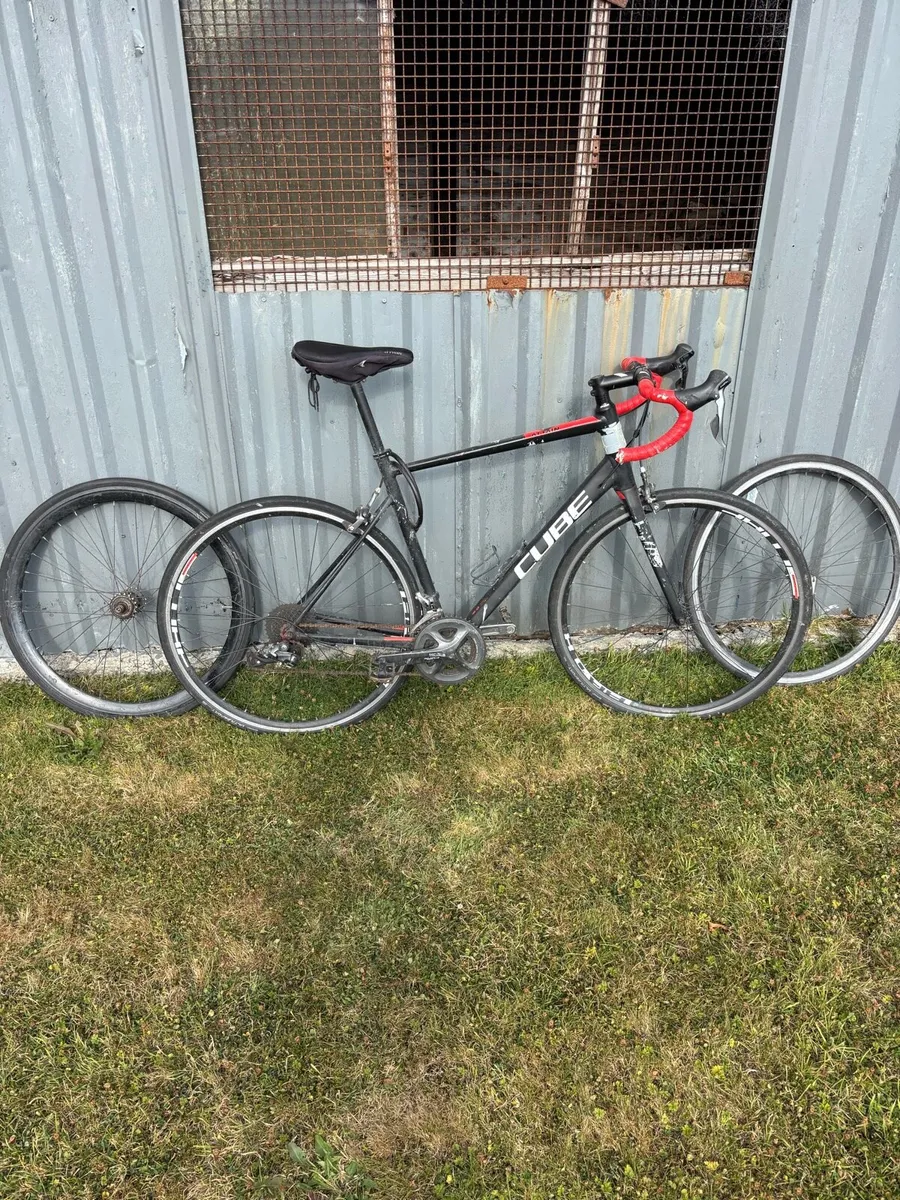 Cube Attain Road Bike - Image 1