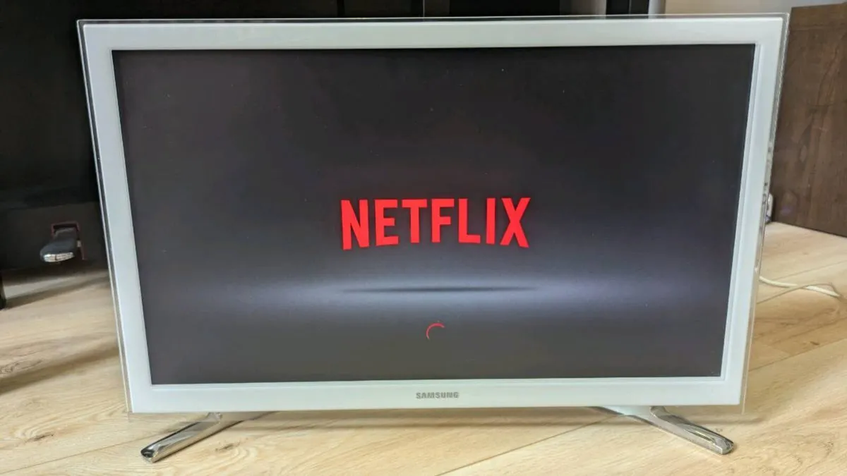 Samsung 22inch Smart LCD TV - Image 1