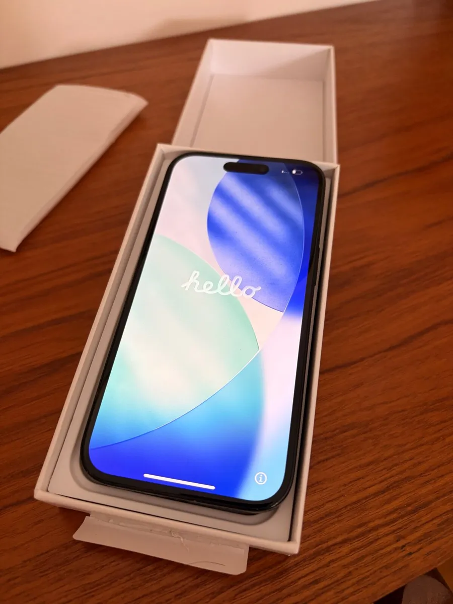 iPhone 15 - Image 1
