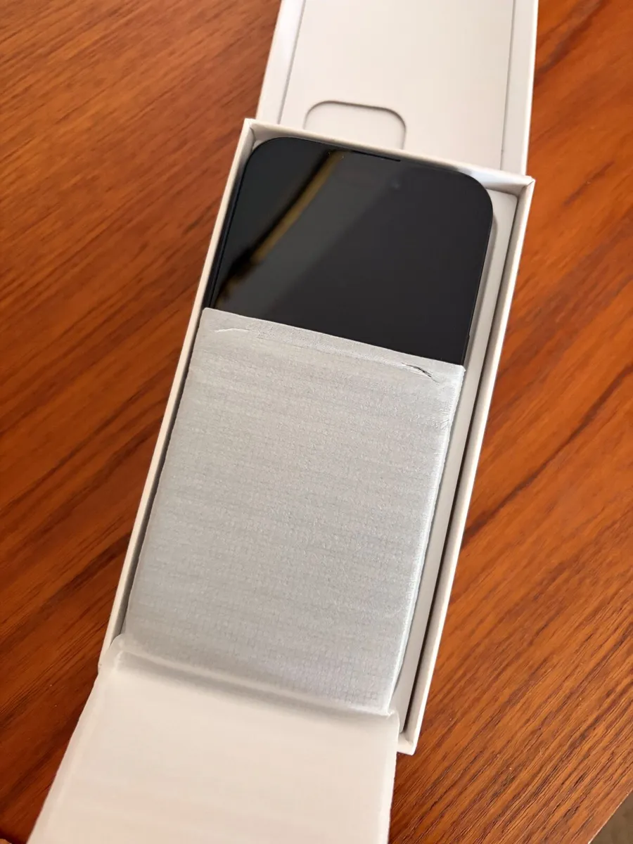 iPhone 15 - Image 3