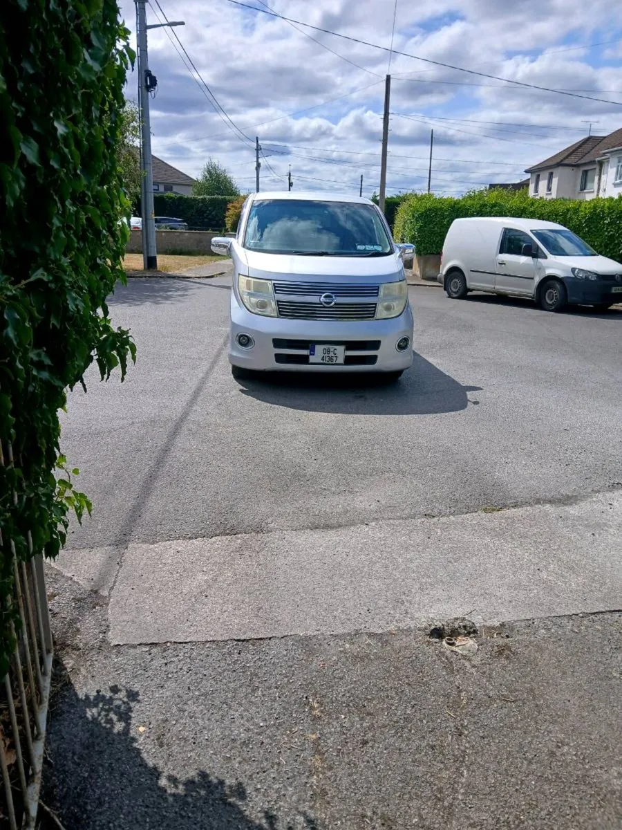 Nissan Elgrand Auto     open to offers, read add - Image 1